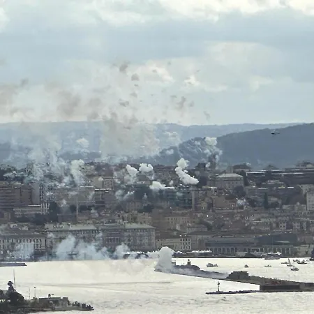 Stylish Seaside With Garden & Gulf Views Apartment Triest