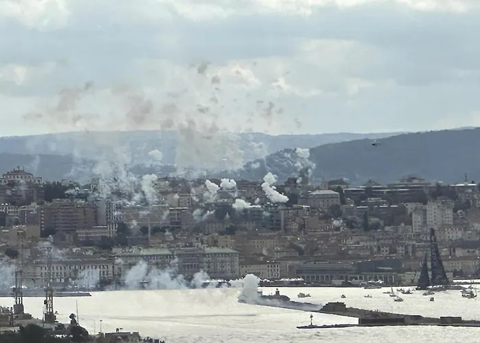 Stylish Seaside With Garden & Gulf Views Apartman Trieszt