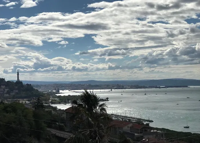 Stylish Seaside With Garden & Gulf Views Apartamento Trieste