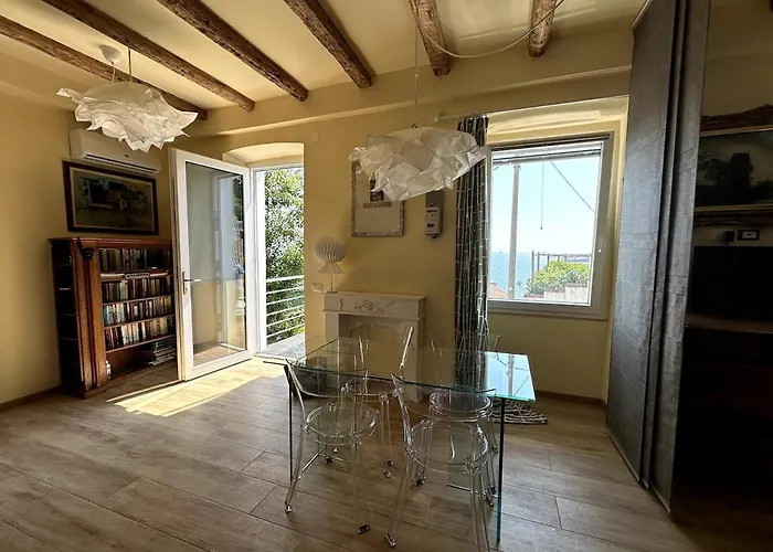 Stylish Seaside With Garden & Gulf Views Apartman